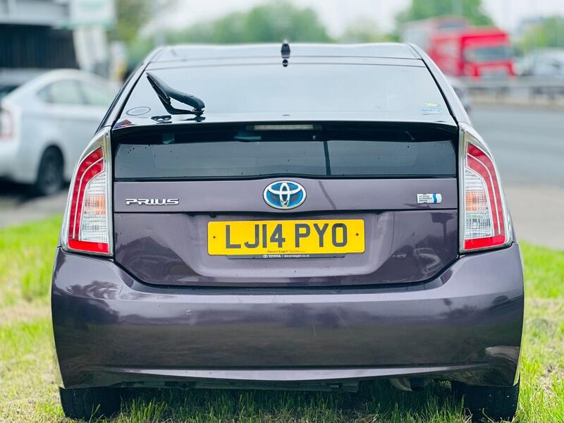 TOYOTA PRIUS